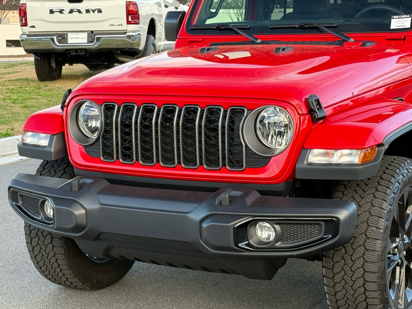 Used 2025 Jeep Gladiator Sport image 9