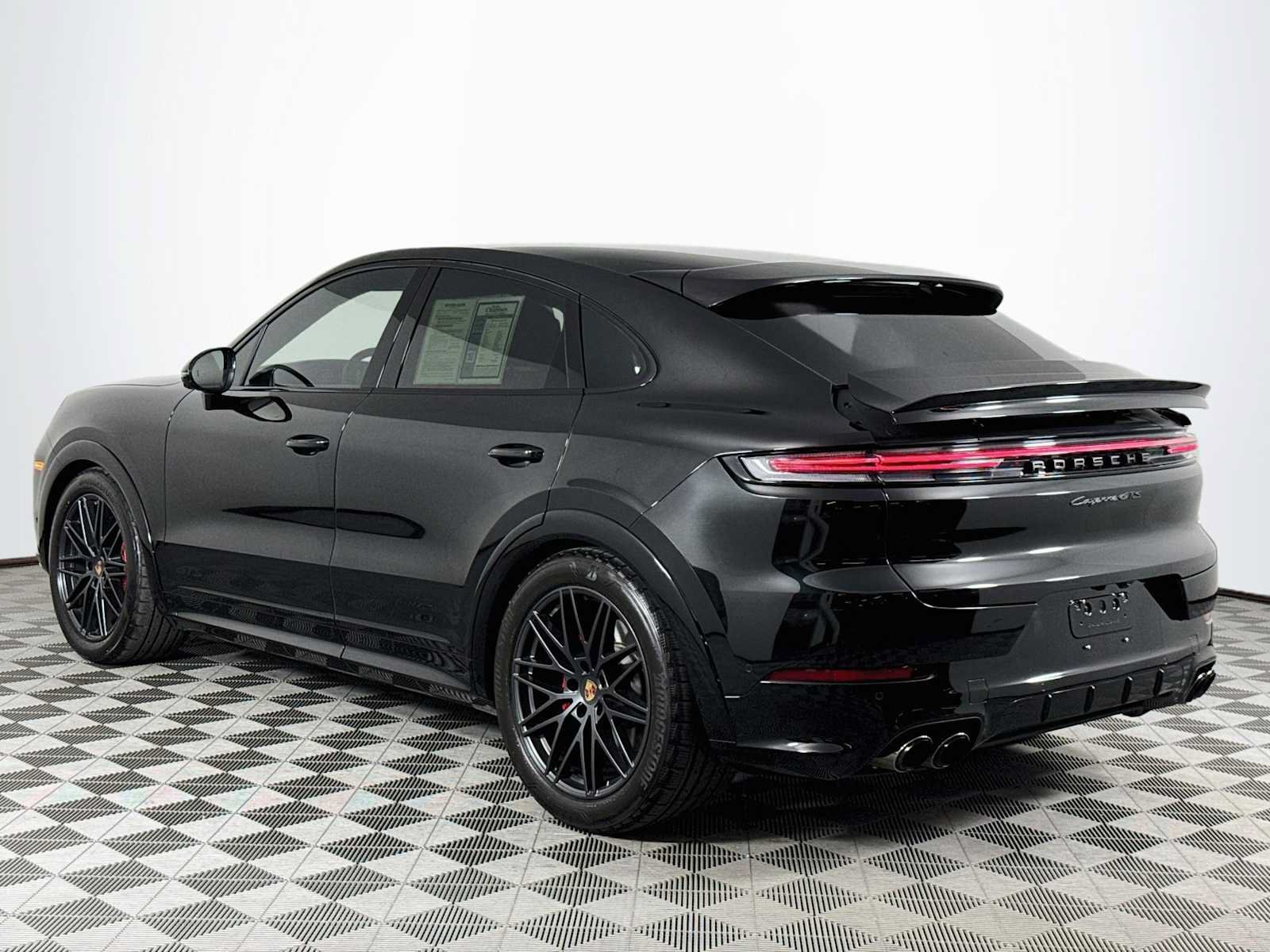 Used 2025 Porsche Cayenne GTS AWD/4WD image 7
