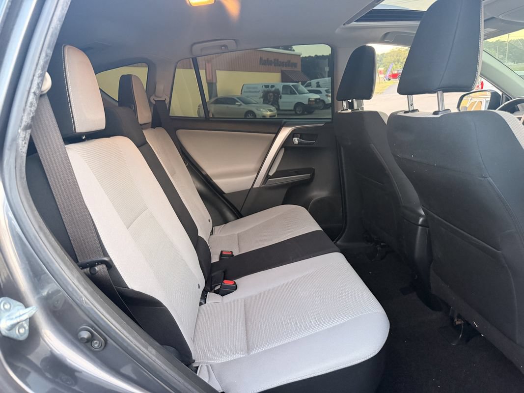Used 2016 Toyota RAV4 XLE w/ Convenience Package AWD/4WD image 13