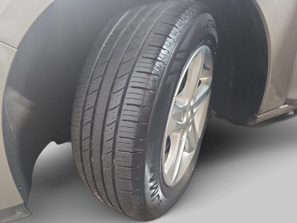Used 2023 Chevrolet Malibu LT FWD image 34