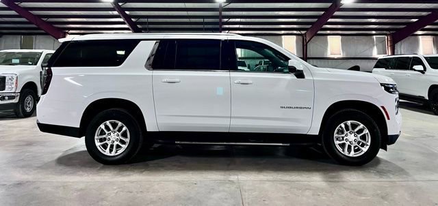 Used 2026 Chevrolet Suburban LT w/ Comfort Package RWD image 2