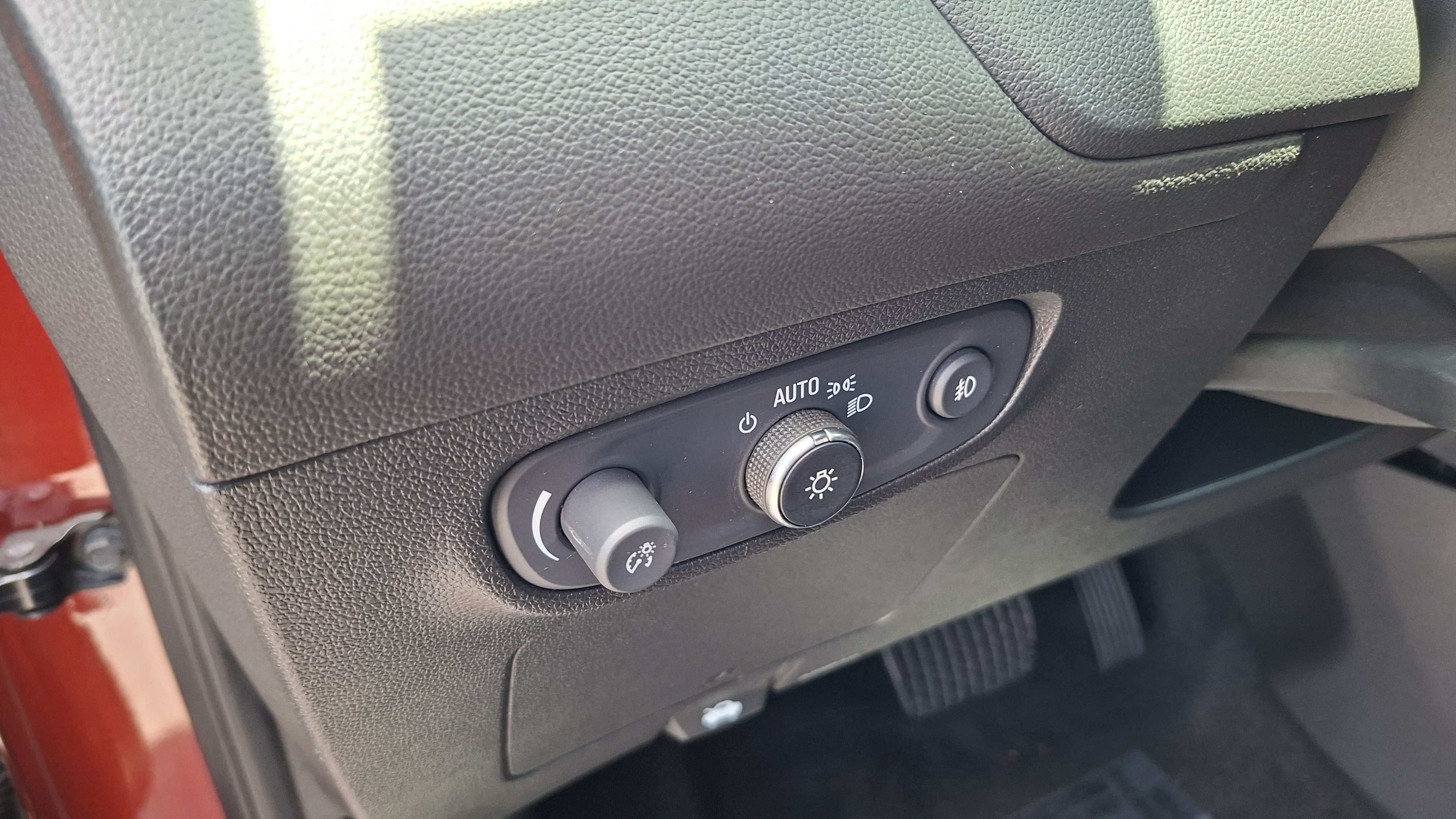 Used 2022 Buick Encore GX Essence w/ Sport Touring Package FWD image 10