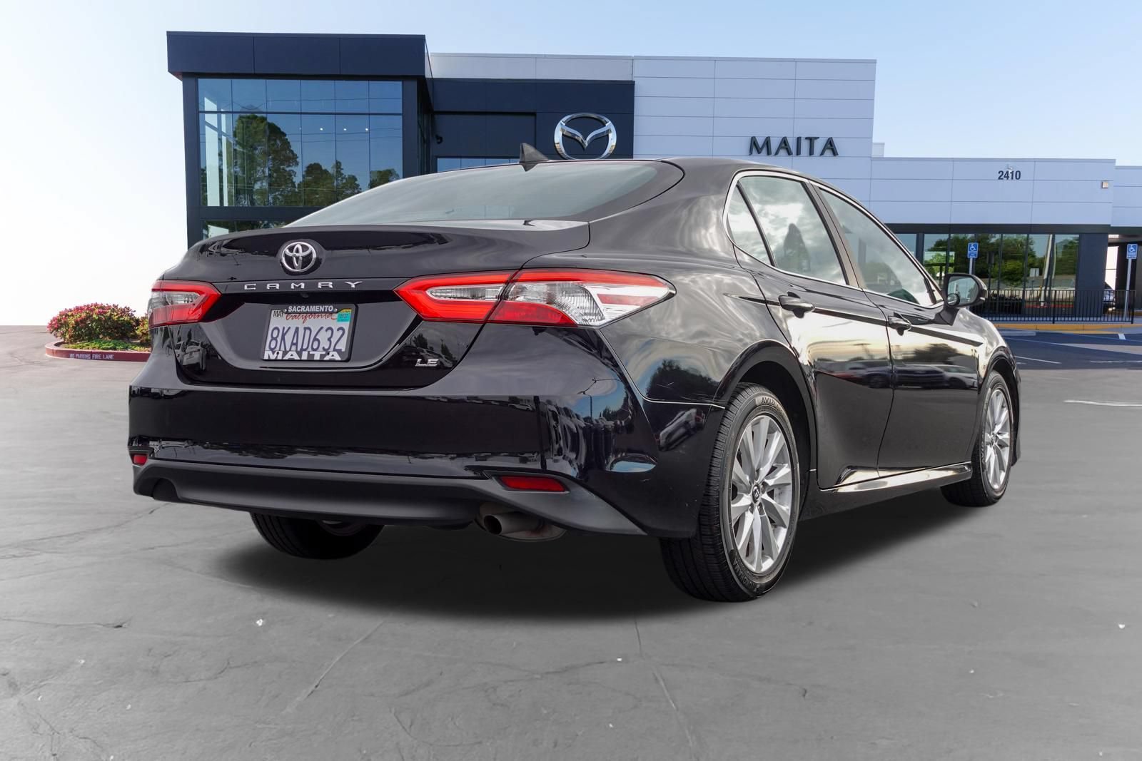 Used 2019 Toyota Camry LE FWD image 3