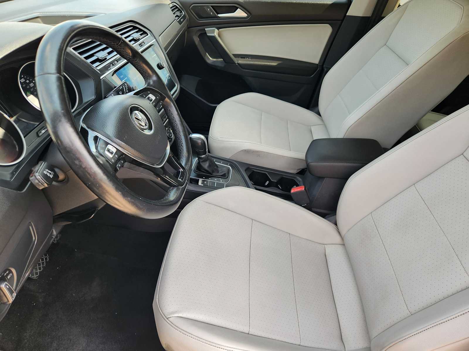 Used 2019 Volkswagen Tiguan SE w/ Panoramic Sunroof Package FWD image 11