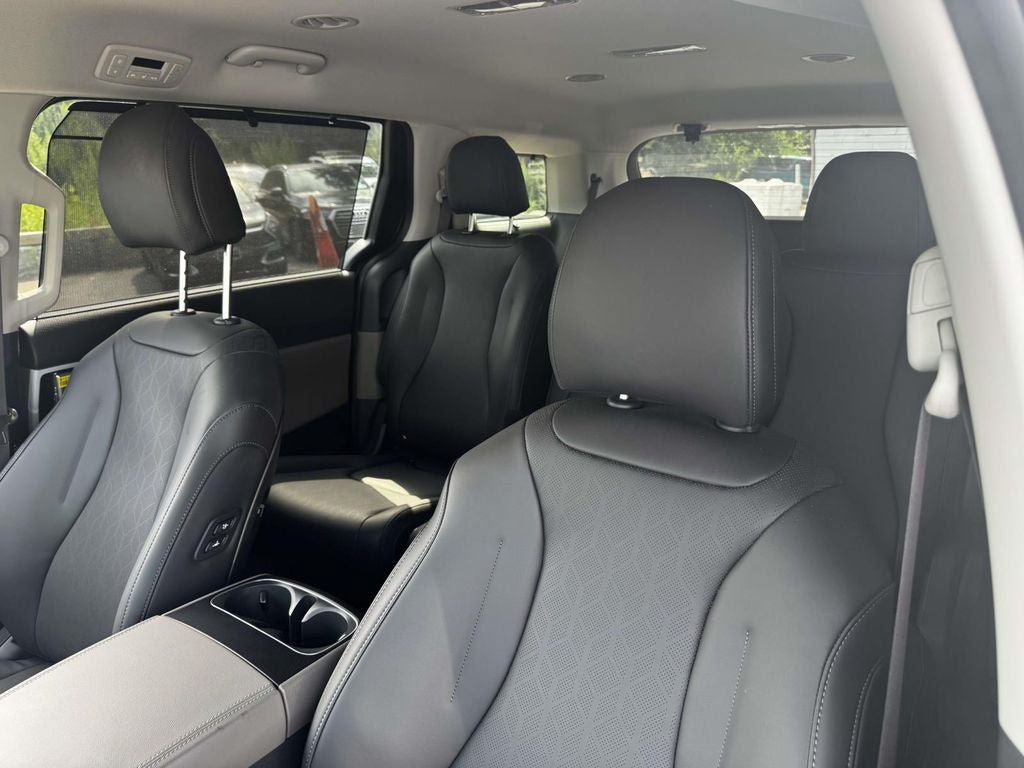 Used 2026 Kia Carnival EX FWD image 20