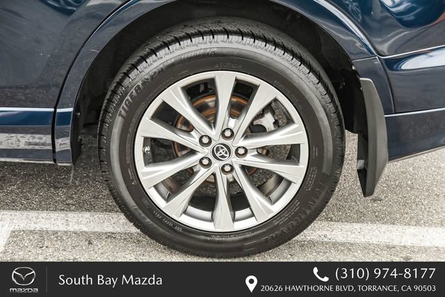 Used 2017 Toyota RAV4 Platinum w/ All Weather Liner Package FWD image 10