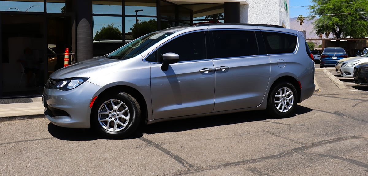 Used 2021 Chrysler Voyager Lxi FWD image 3