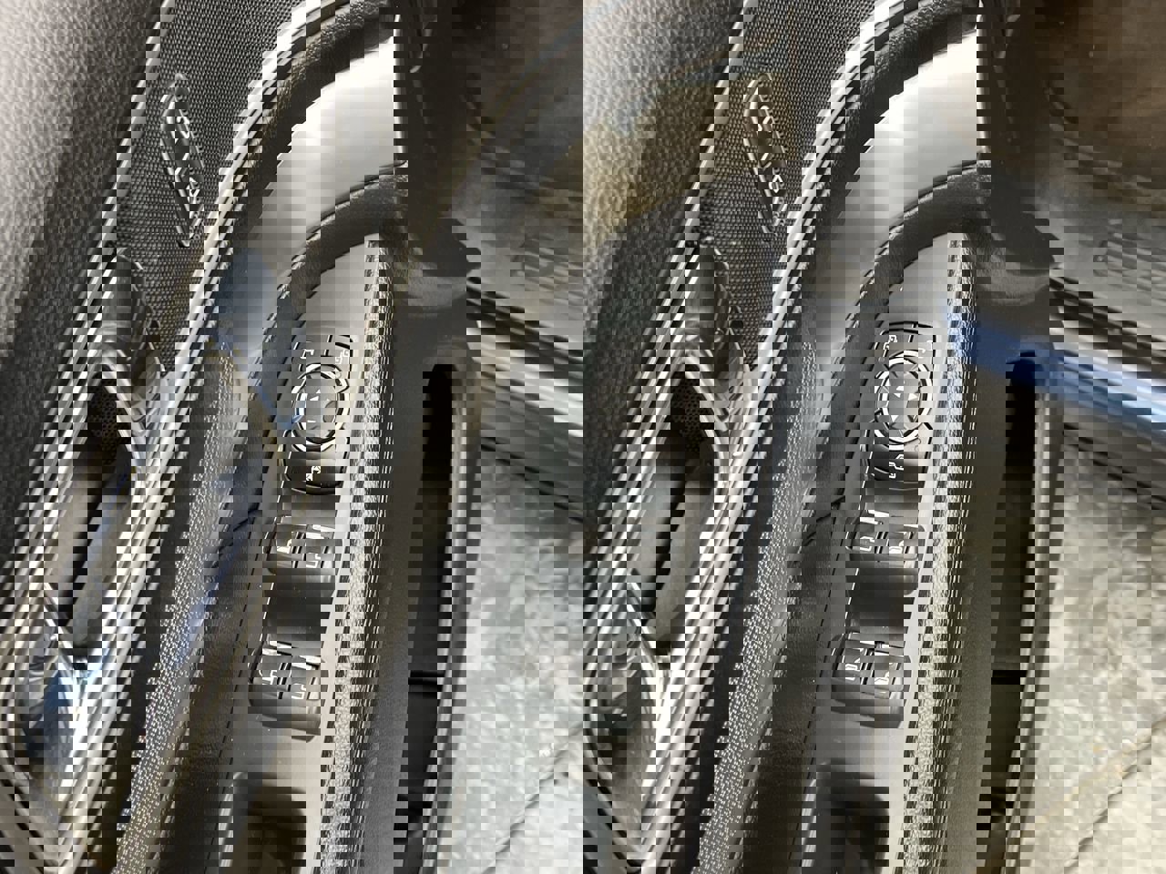 Used 2018 Ford Explorer XLT w/ Equipment Group 202A AWD/4WD image 8