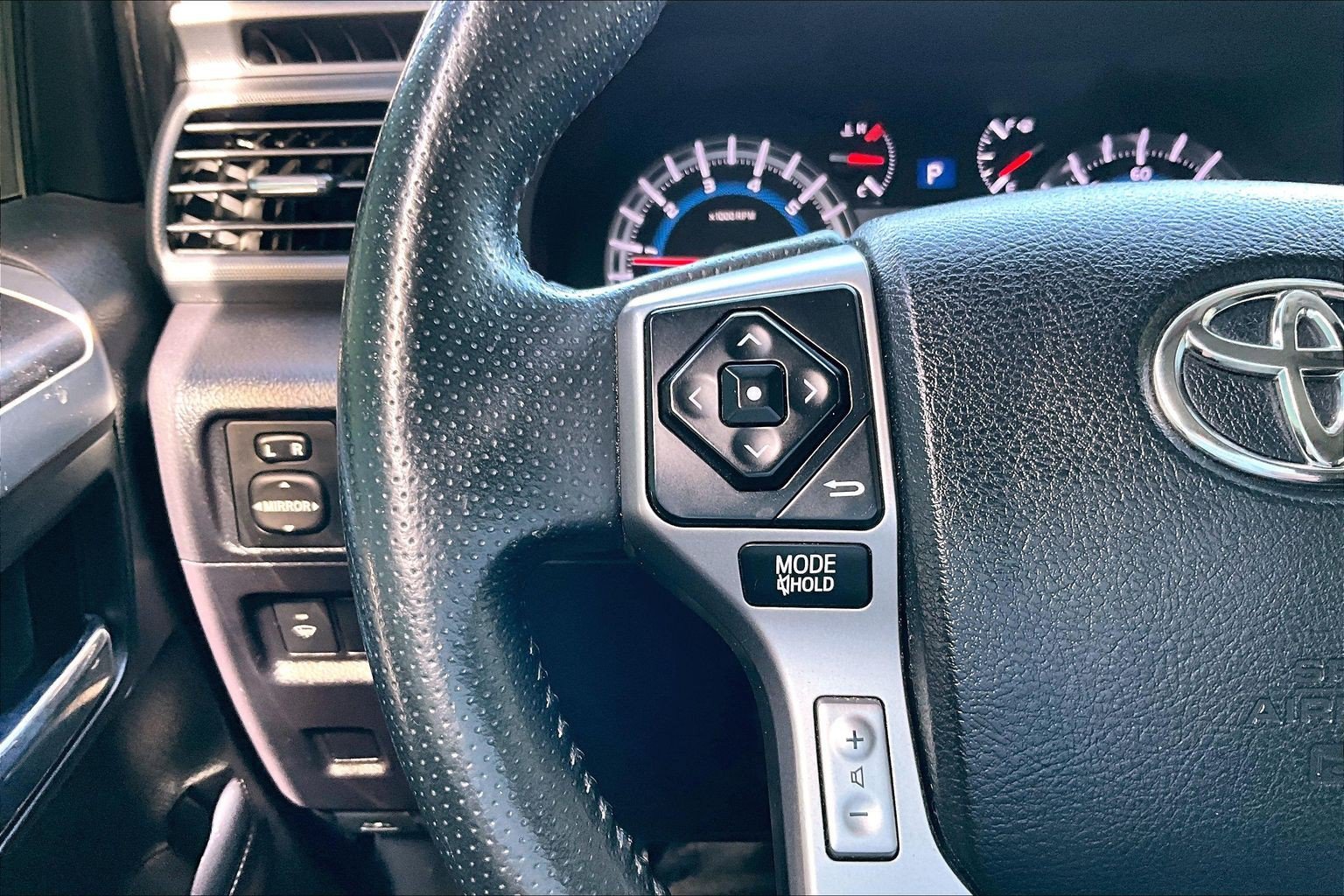 Used 2016 Toyota 4Runner SR5 w/ Convenience Package AWD/4WD image 19