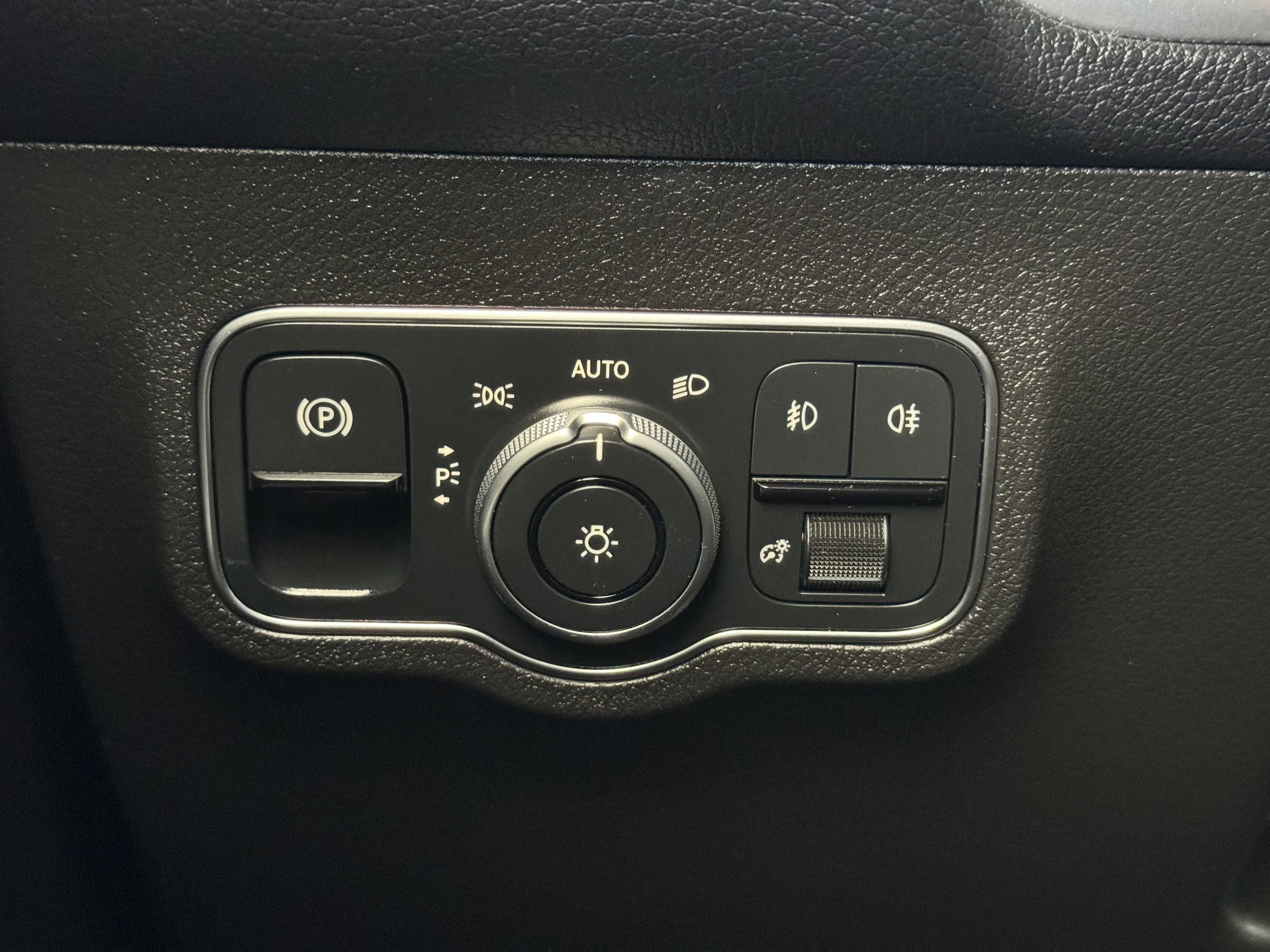 Used 2020 Mercedes-Benz GLB 250 4MATIC image 30