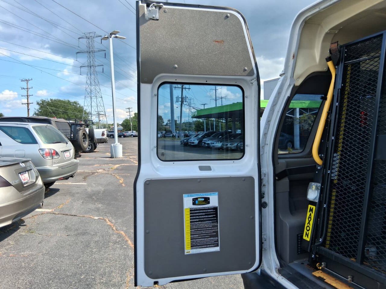 Used 2009 Ford E-250 and Econoline 250 Extended RWD image 14