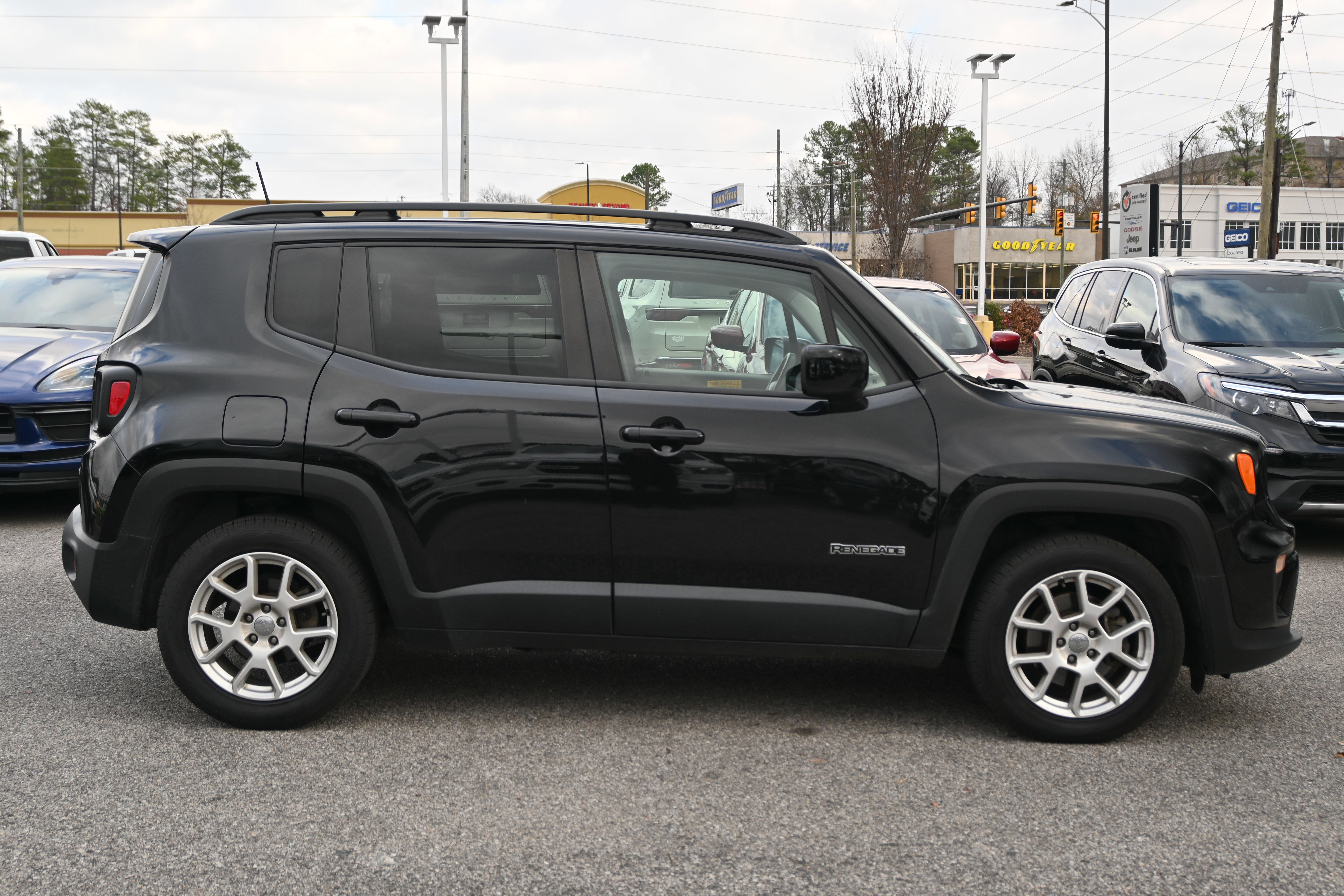 Used 2020 Jeep Renegade Latitude image 15