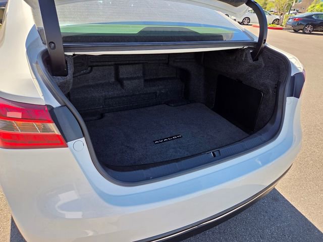 Used 2016 Toyota Avalon XLE Premium image 14