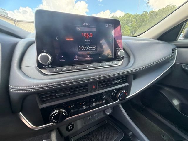 Used 2024 Nissan Rogue S AWD/4WD image 23
