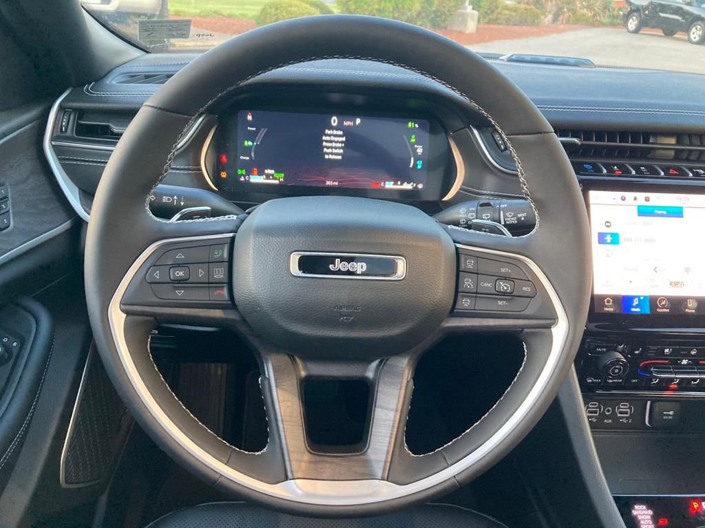 New 2024 Jeep Grand Cherokee Limited 4xe w/ Luxury Tech Group II image 15