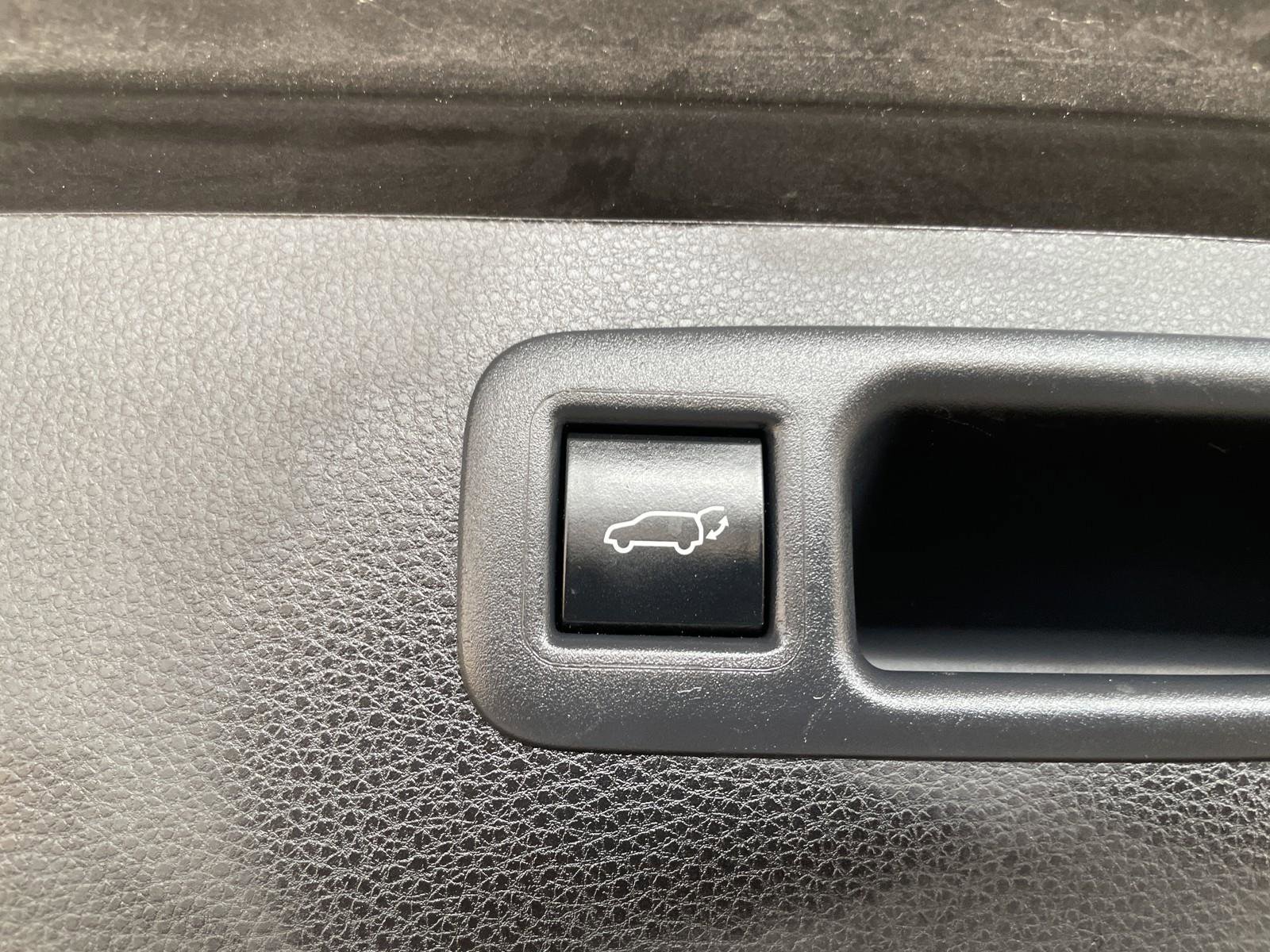 Used 2023 Toyota Highlander LE image 34