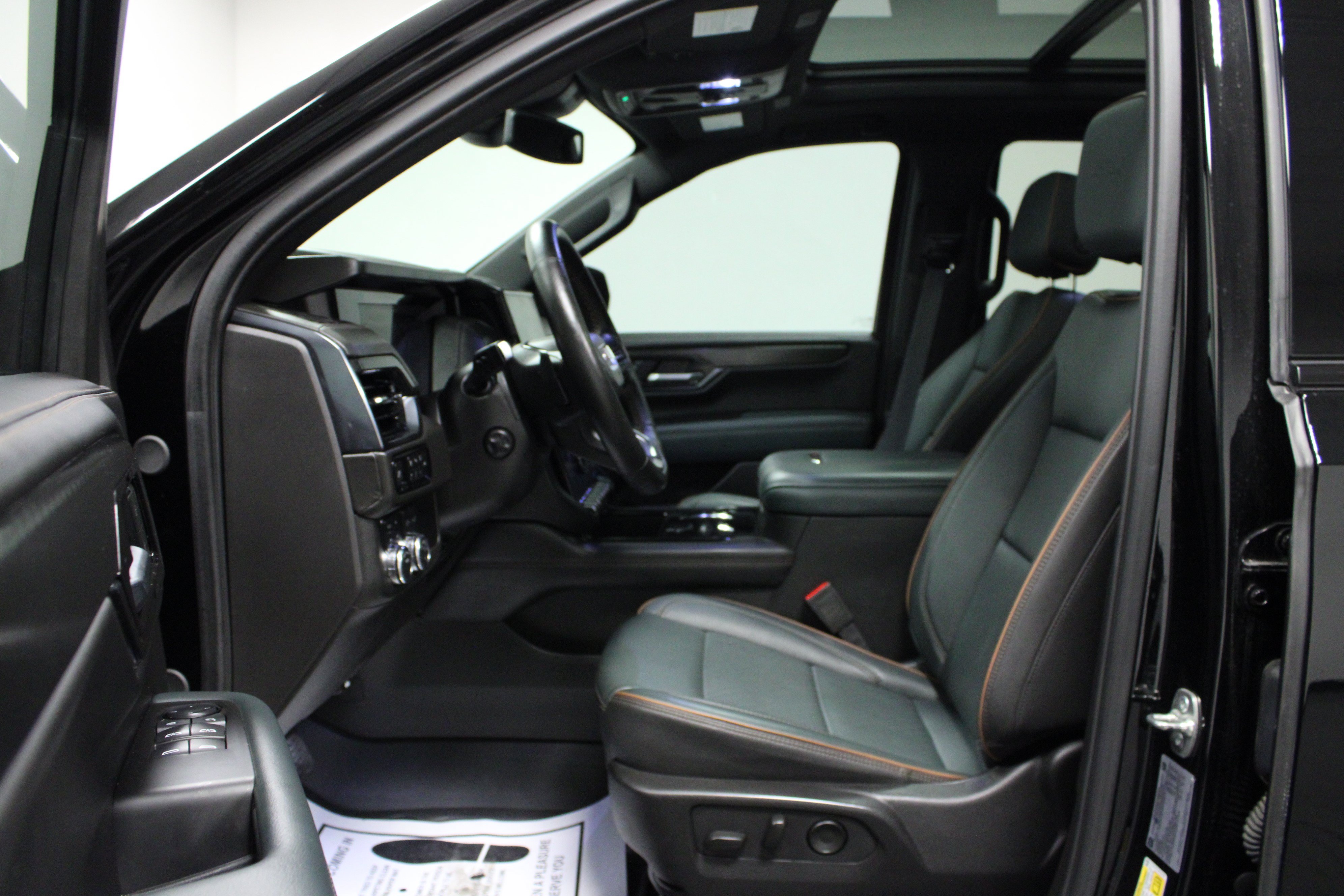 Used 2025 GMC Yukon AT4 AWD/4WD image 12