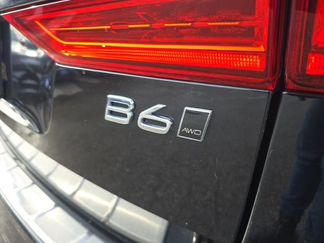 Certified 2023 Volvo XC60 B6 Ultimate w/ Protection Package Premier image 15