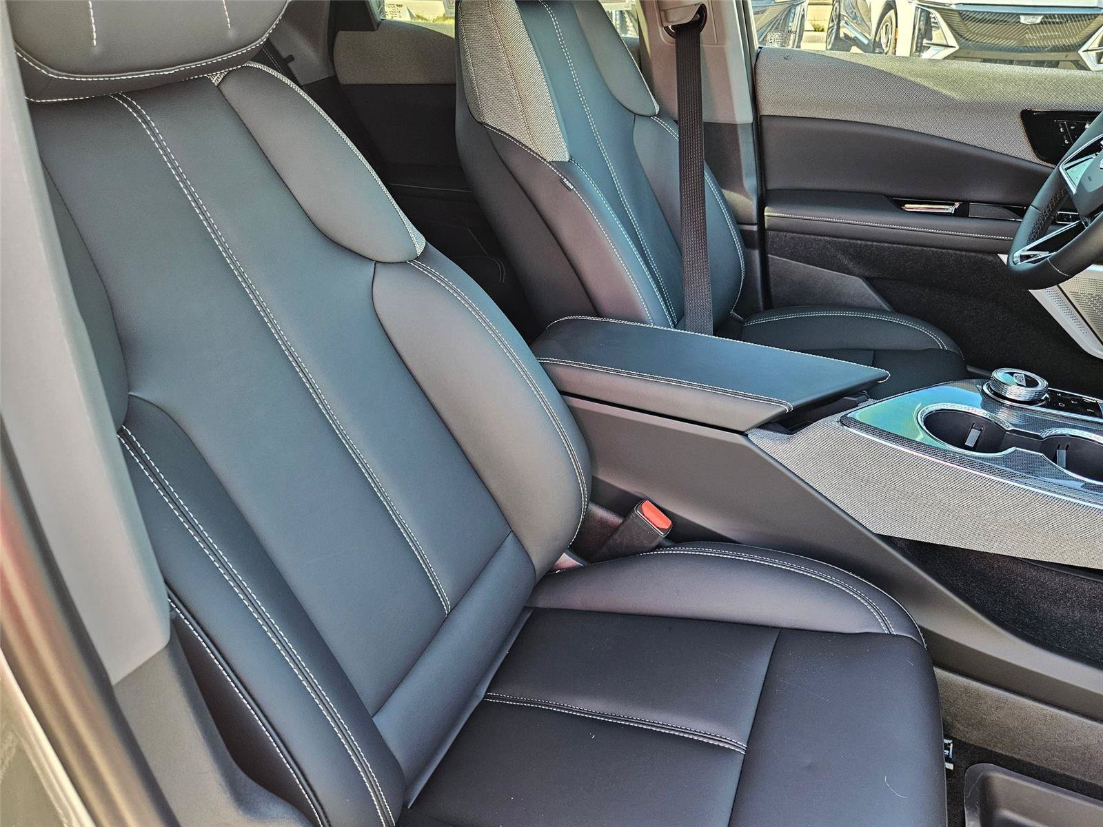 New 2026 Cadillac Optiq Sport 1 w/ LPO, Floor Liner Package AWD/4WD image 27