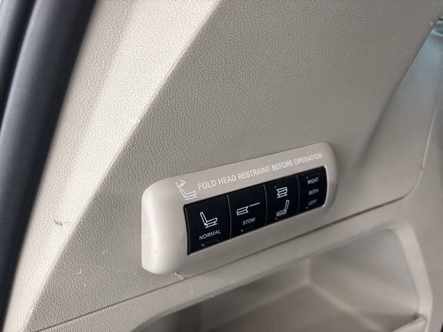 Used 2014 Chrysler Town & Country Touring-L FWD image 8