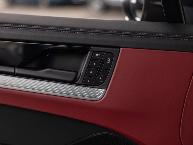 Certified 2025 Porsche Cayenne Coupe image 38