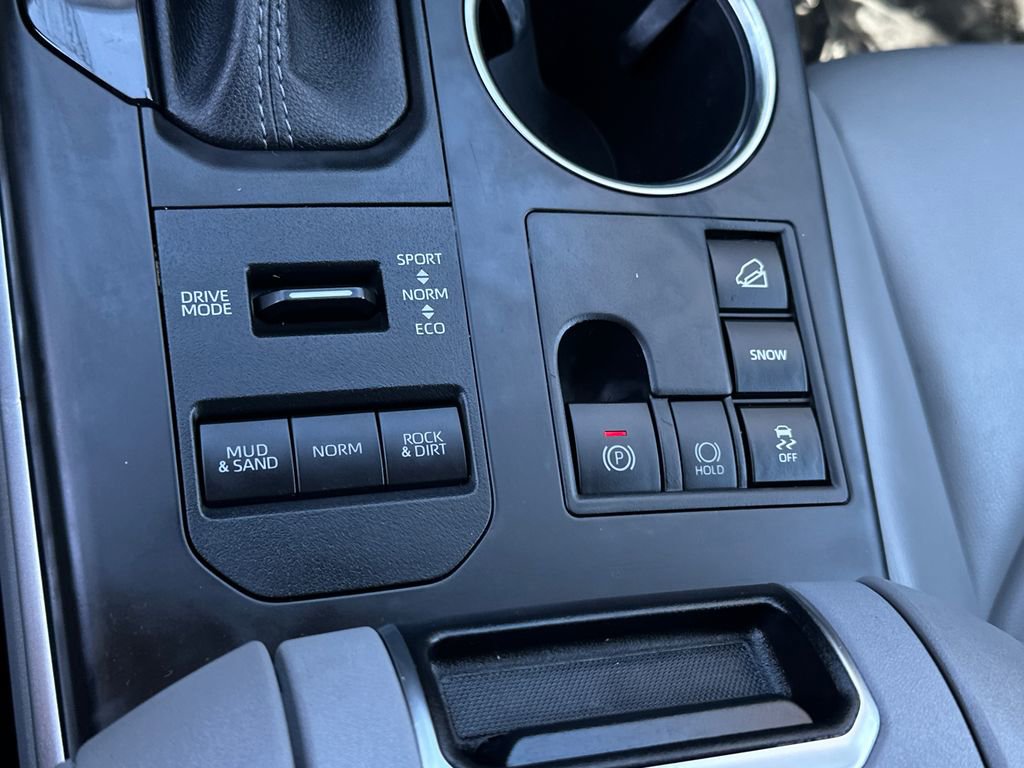 Used 2023 Toyota Highlander XLE image 27