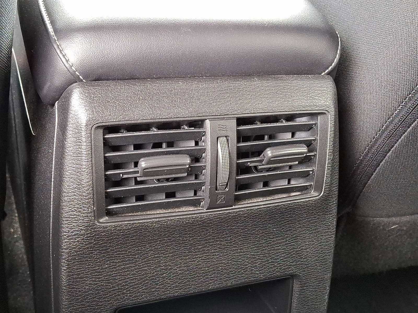 Used 2024 Mitsubishi Outlander ES image 26