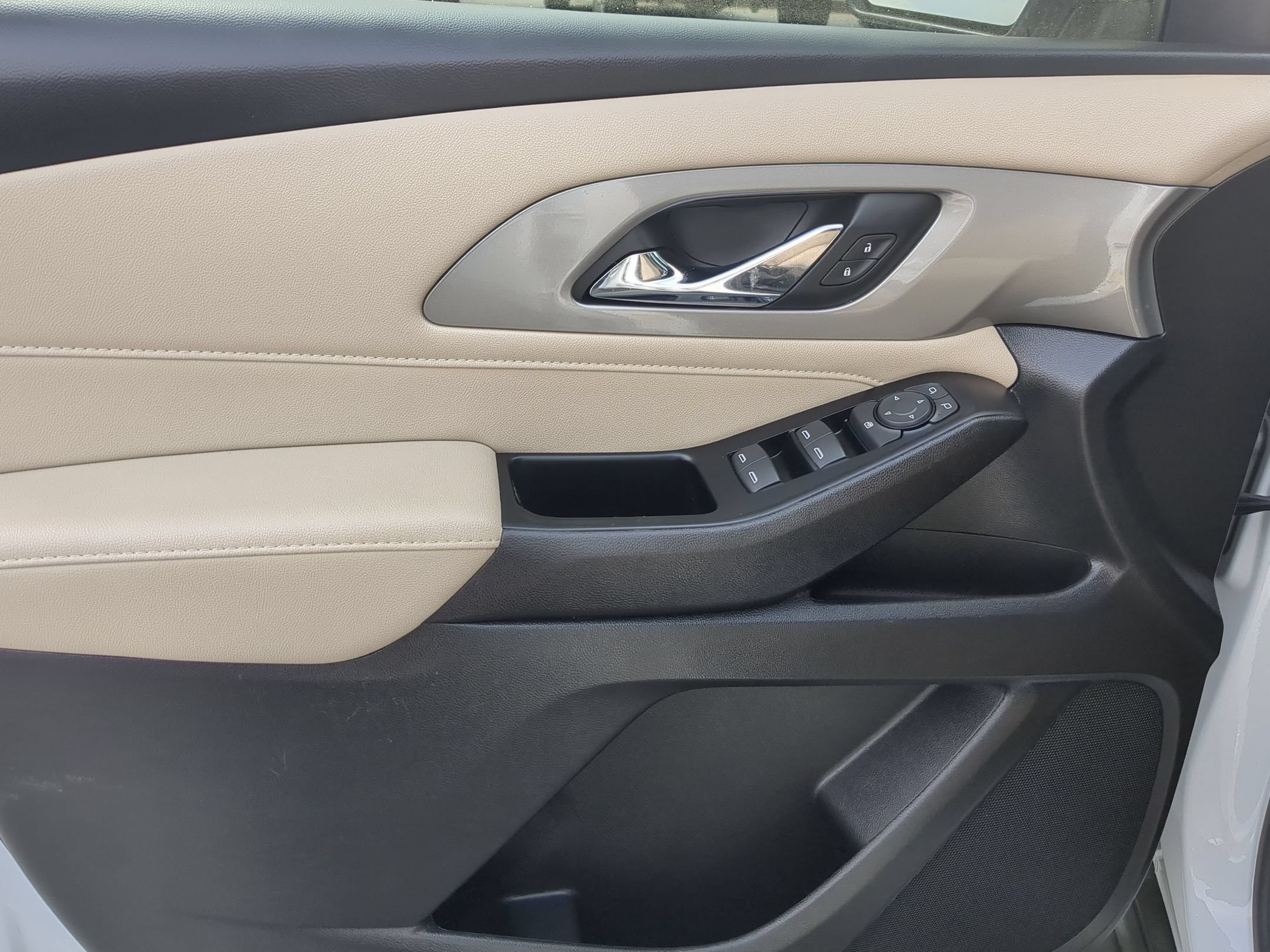 Used 2023 Chevrolet Traverse LS FWD image 11