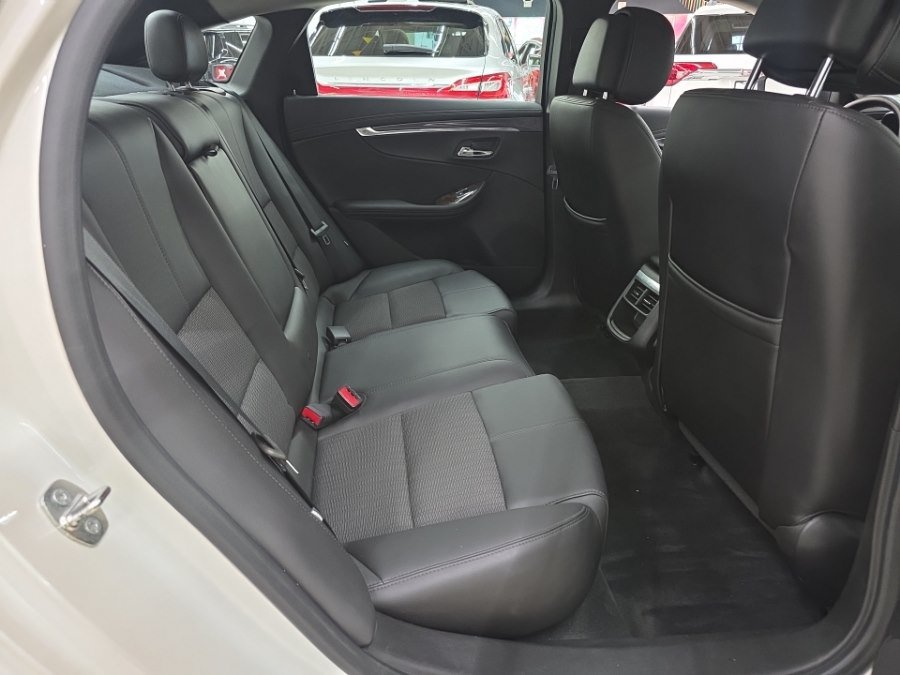 Used 2014 Chevrolet Impala LT w/ Convenience Package FWD image 9
