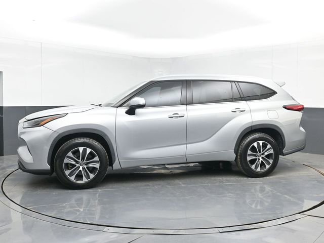 Used 2021 Toyota Highlander XLE image 11