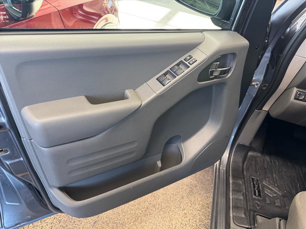 Used 2019 Nissan Frontier SV image 16