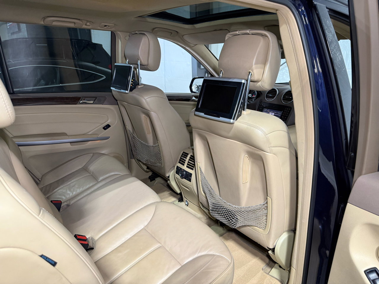 Used 2010 Mercedes-Benz GL 550 4MATIC image 26