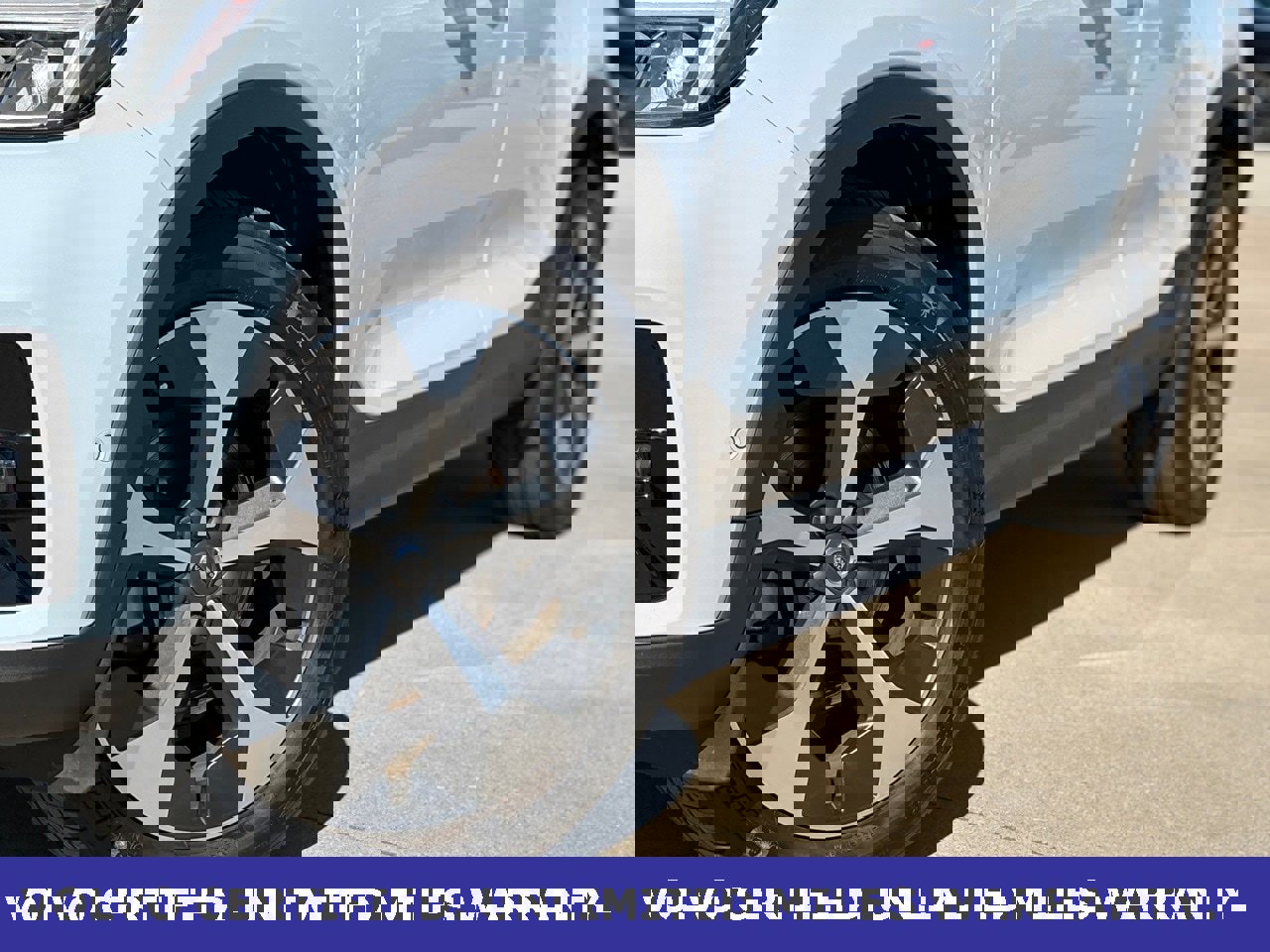 Certified 2025 Volvo XC40 B5 Plus image 10