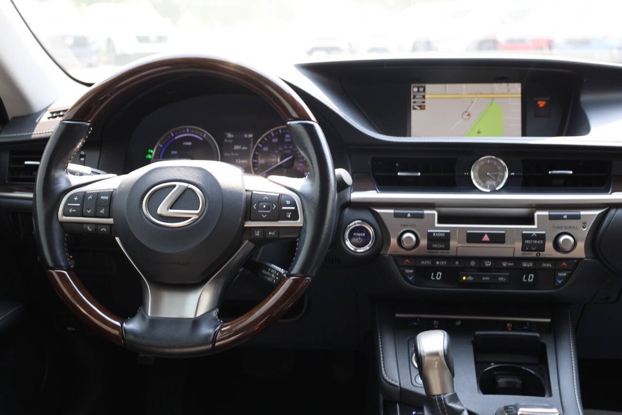 Used 2018 Lexus ES 300h w/ Navigation Package FWD image 23