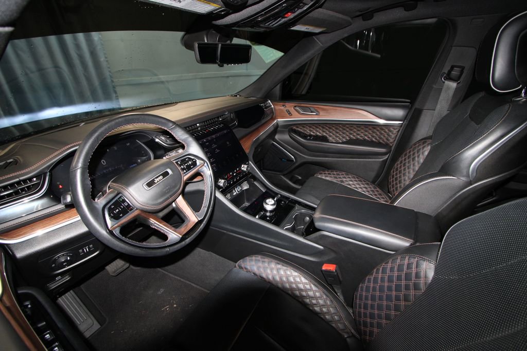 Used 2023 Jeep Grand Cherokee L Summit w/ Advanced Protech Group IV image 2