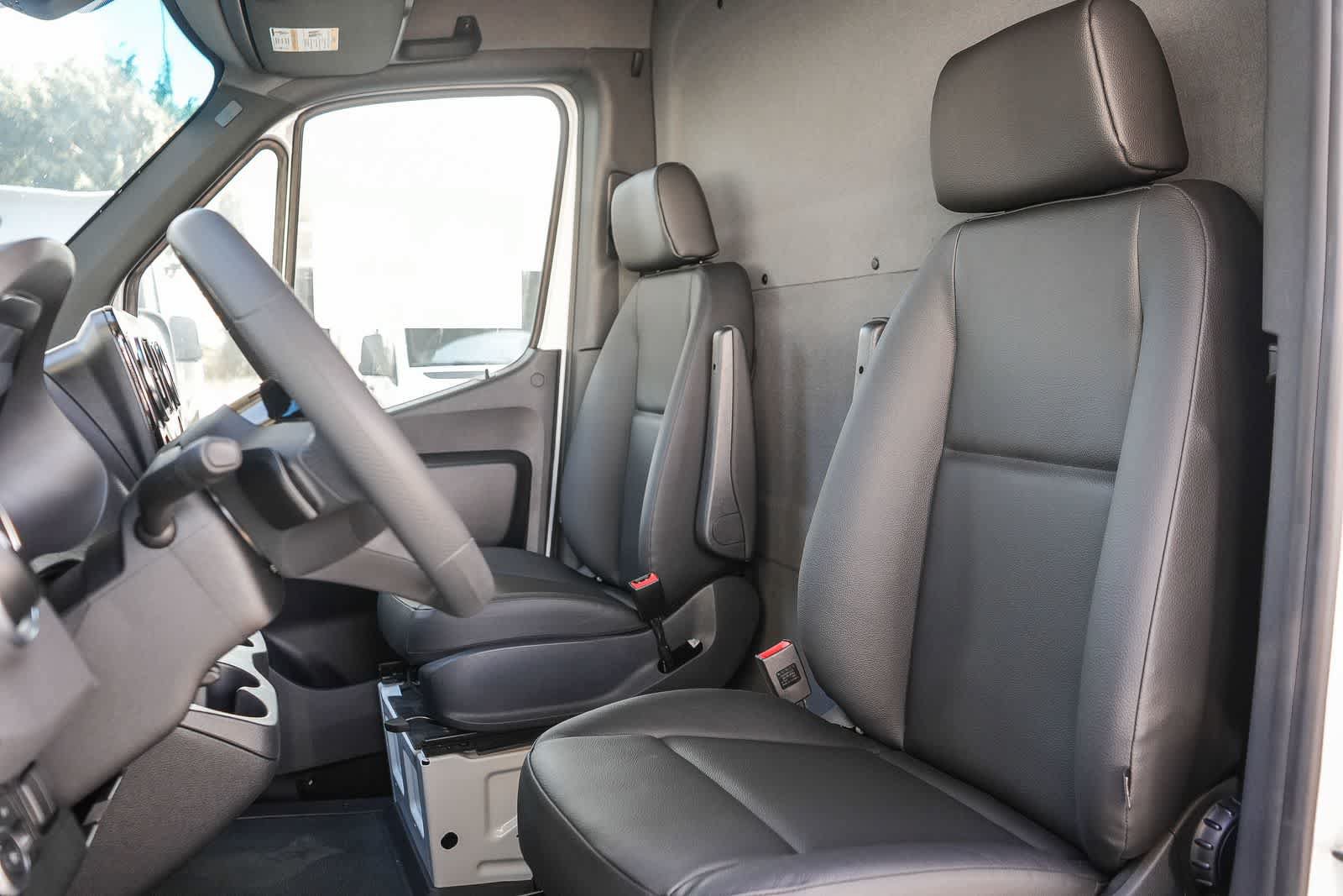New 2025 Mercedes-Benz eSprinter 170 Cargo image 19