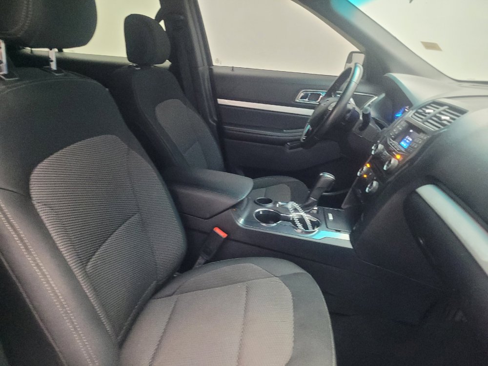 Used 2016 Ford Explorer XLT FWD image 21