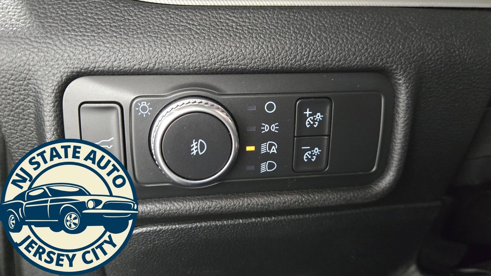 Used 2020 Ford Explorer XLT w/ Equipment Group 202A image 28