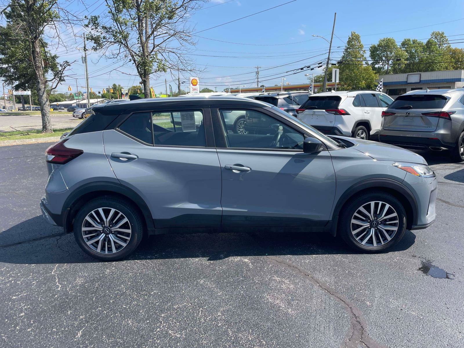 Used 2023 Nissan Kicks SV FWD image 9