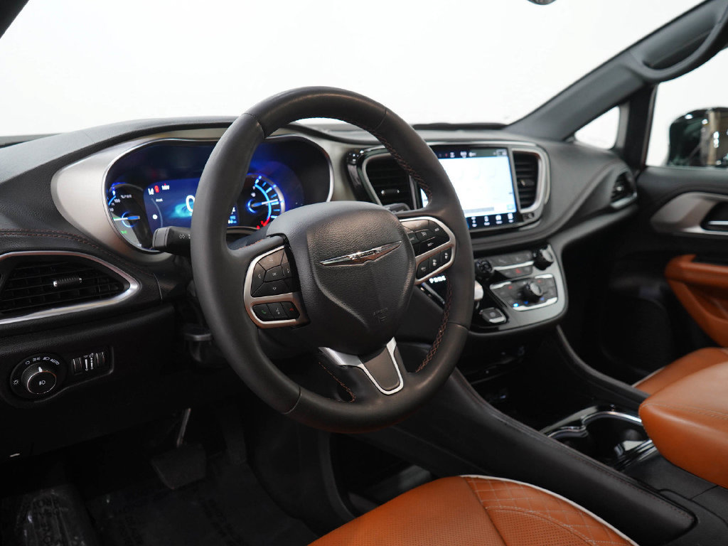 Used 2025 Chrysler Pacifica Pinnacle FWD image 27