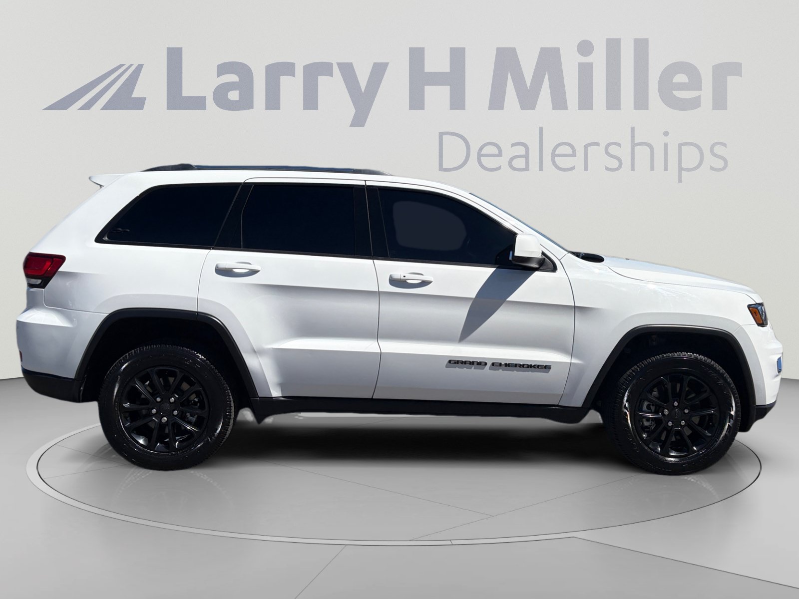 Used 2021 Jeep Grand Cherokee Laredo AWD/4WD image 6