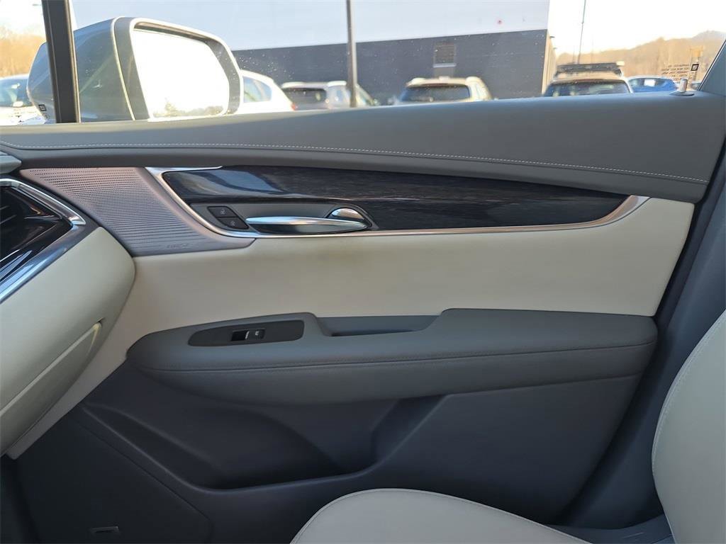 Used 2020 Cadillac XT6 Premium Luxury image 23