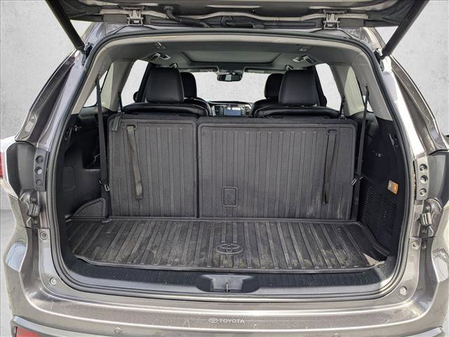 Used 2014 Toyota Highlander Limited Platinum FWD image 6