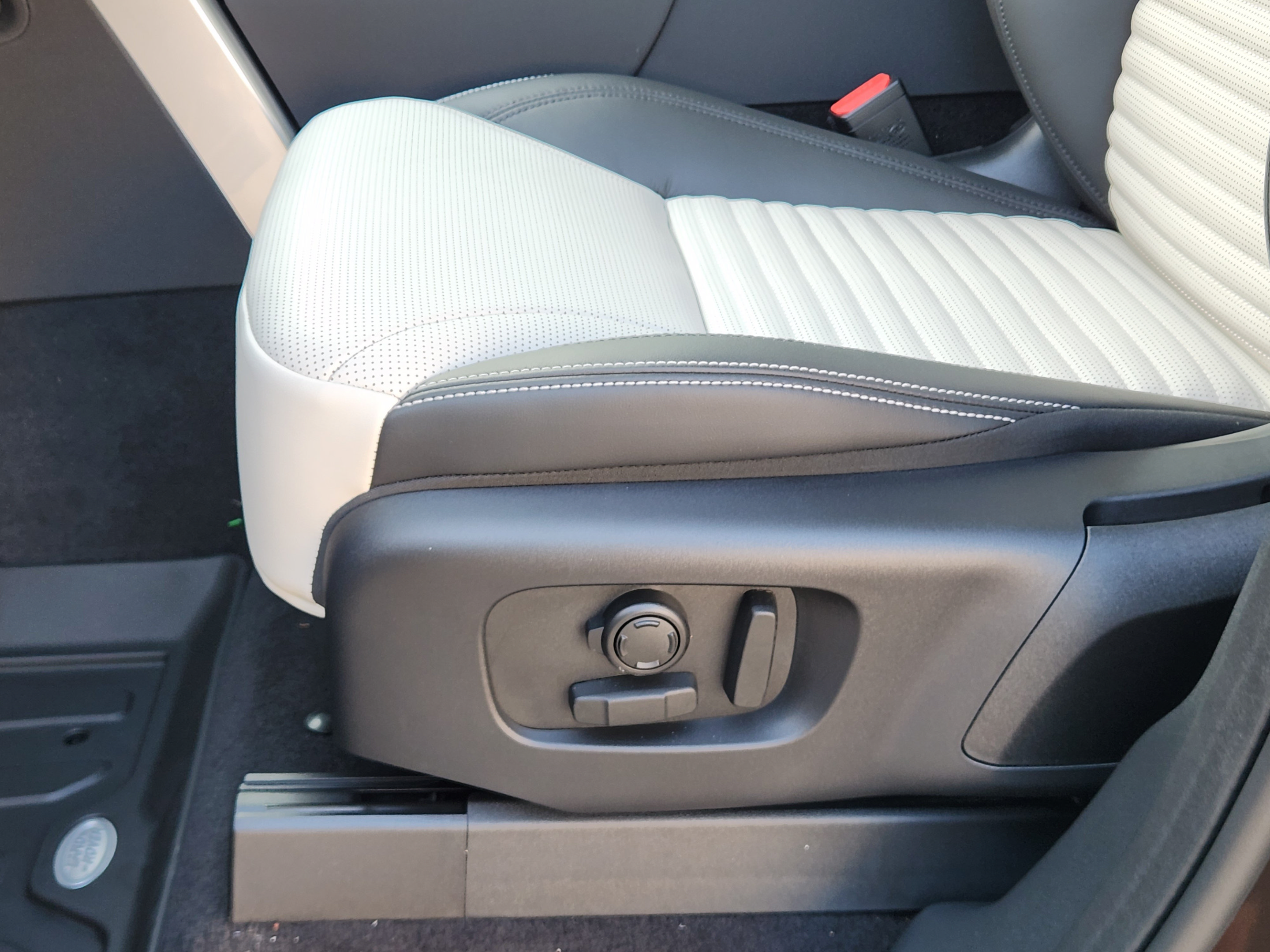 New 2026 Land Rover Discovery Limited Edition AWD/4WD image 20
