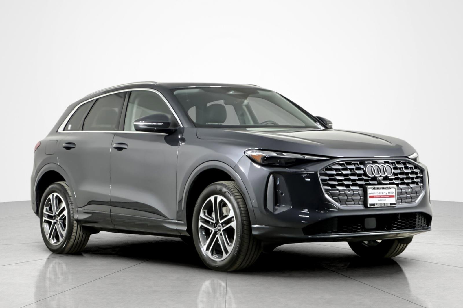 Used 2025 Audi Q5 Premium w/ Convenience Package image 7