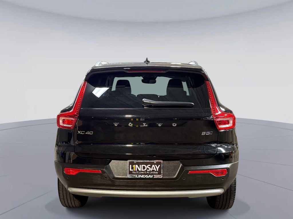 Used 2025 Volvo XC40 B5 Core AWD/4WD image 11