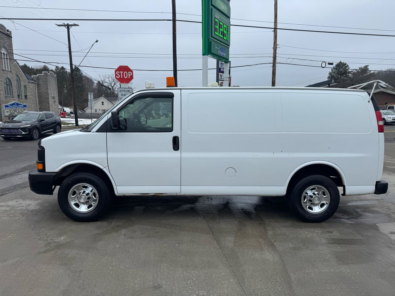 Used 2008 Chevrolet Express 3500 RWD image 2