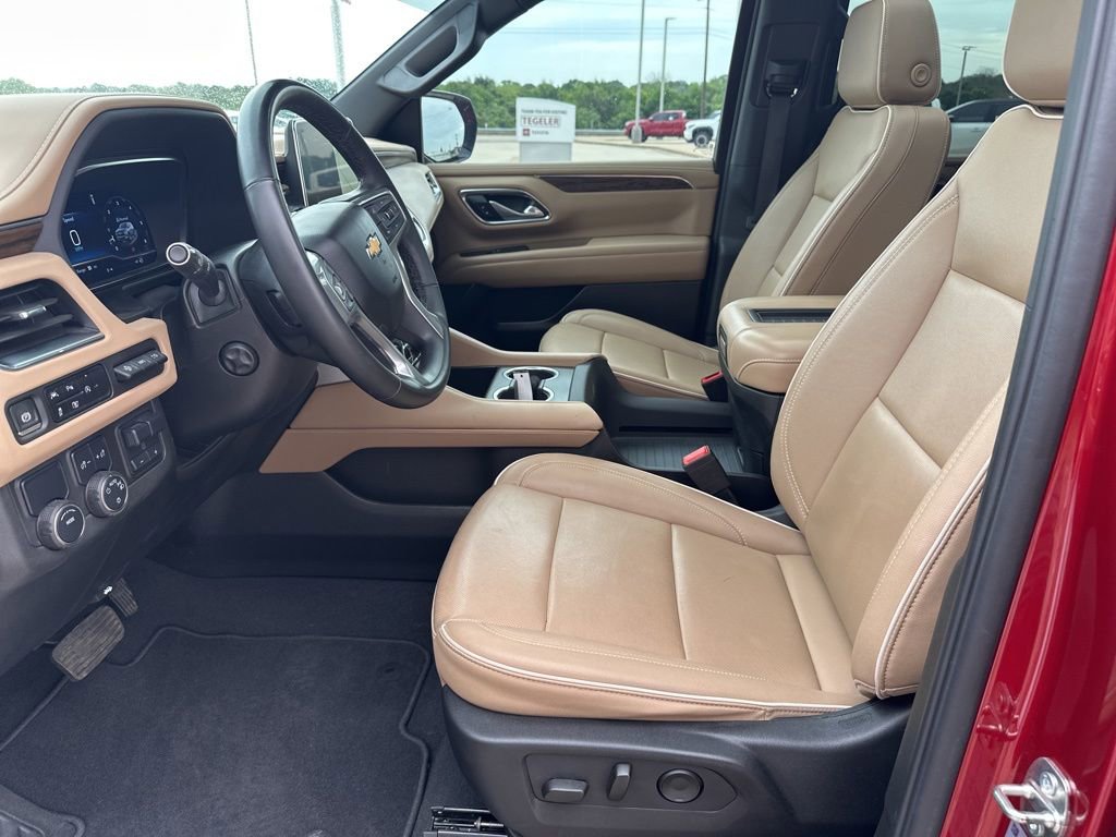 Used 2024 Chevrolet Suburban Premier w/ Premium Package RWD image 16