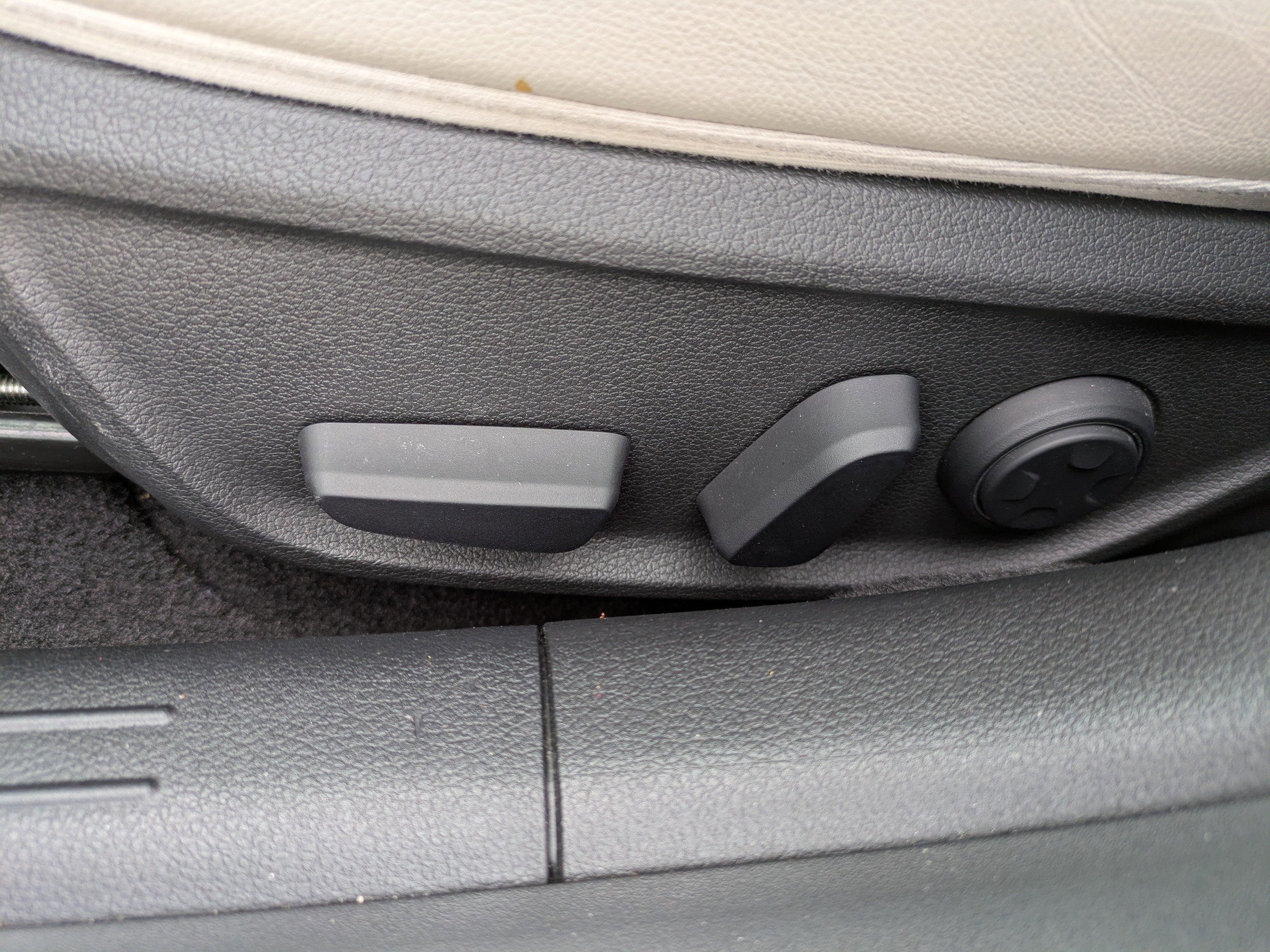 Certified 2022 Genesis G70 3.3T image 18