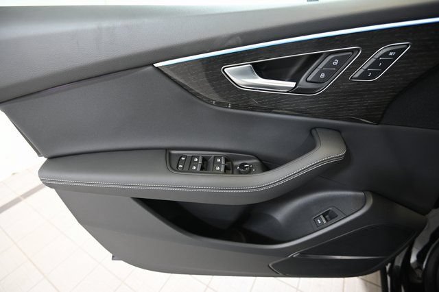 Used 2026 Audi Q8 Premium Plus AWD/4WD image 22